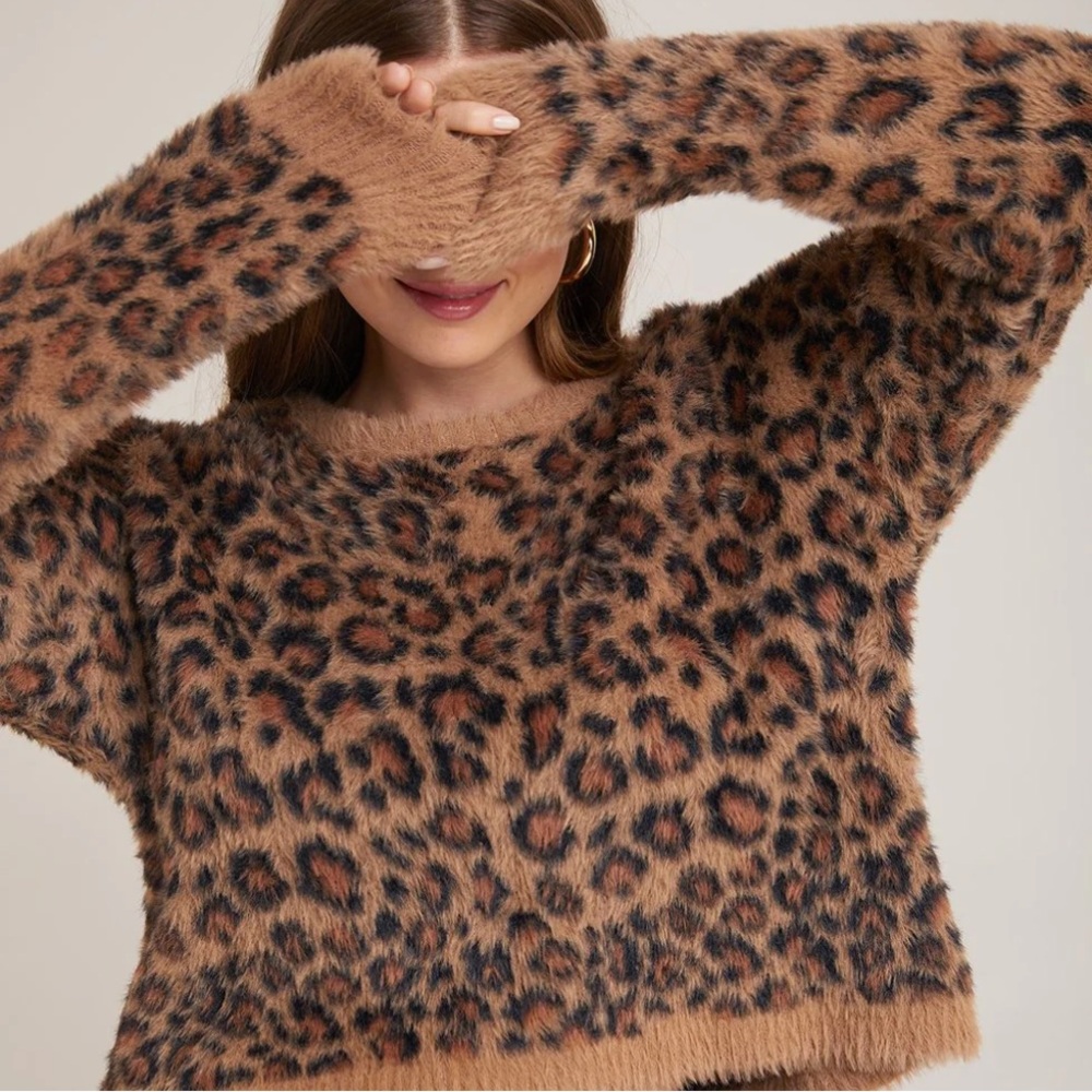 Bella Dahl - Crew Neck Sweater in Golden Leopard size Small Fuzzy slight crop